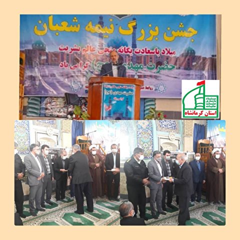 معاونت فرهنگی ستاد بازسازی عتبات عالیات استان کرمانشاه در بین نمازگزاران شهرستان صحنه فعالیت های ستاد عتبات را تشریح نمودند.