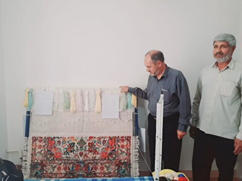 بازدید معاونت فرهنگی ستاد توسعه و بازسازی عتبات عالیات استان کرمانشاه از کارگاه‌های تولید فرش دستباف