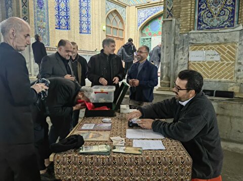 مشارکت مومنین کرمانشاهی در ماه مبارک رمضان در طرح توسعه اعتاب مقدسه
