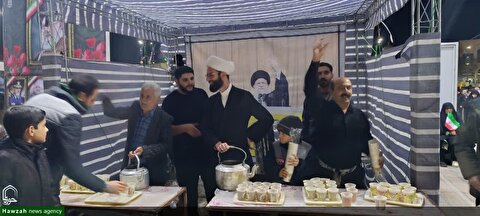 ادامه خدمات رسانی موکب‌ها به هموطنان در جهاد با دشمن صهیونی - آمریکایی+فیلم